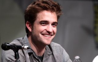 Robert Pattinson hair replacement system. Photo: Gage Skidmore from Peoria, AZ, United States of America, CC BY-SA 2.0 , via Wikimedia Commons