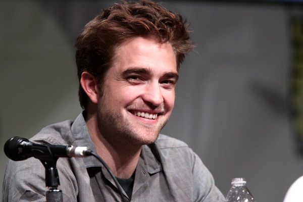 Robert Pattinson hair replacement system. Photo: Gage Skidmore from Peoria, AZ, United States of America, CC BY-SA 2.0 , via Wikimedia Commons